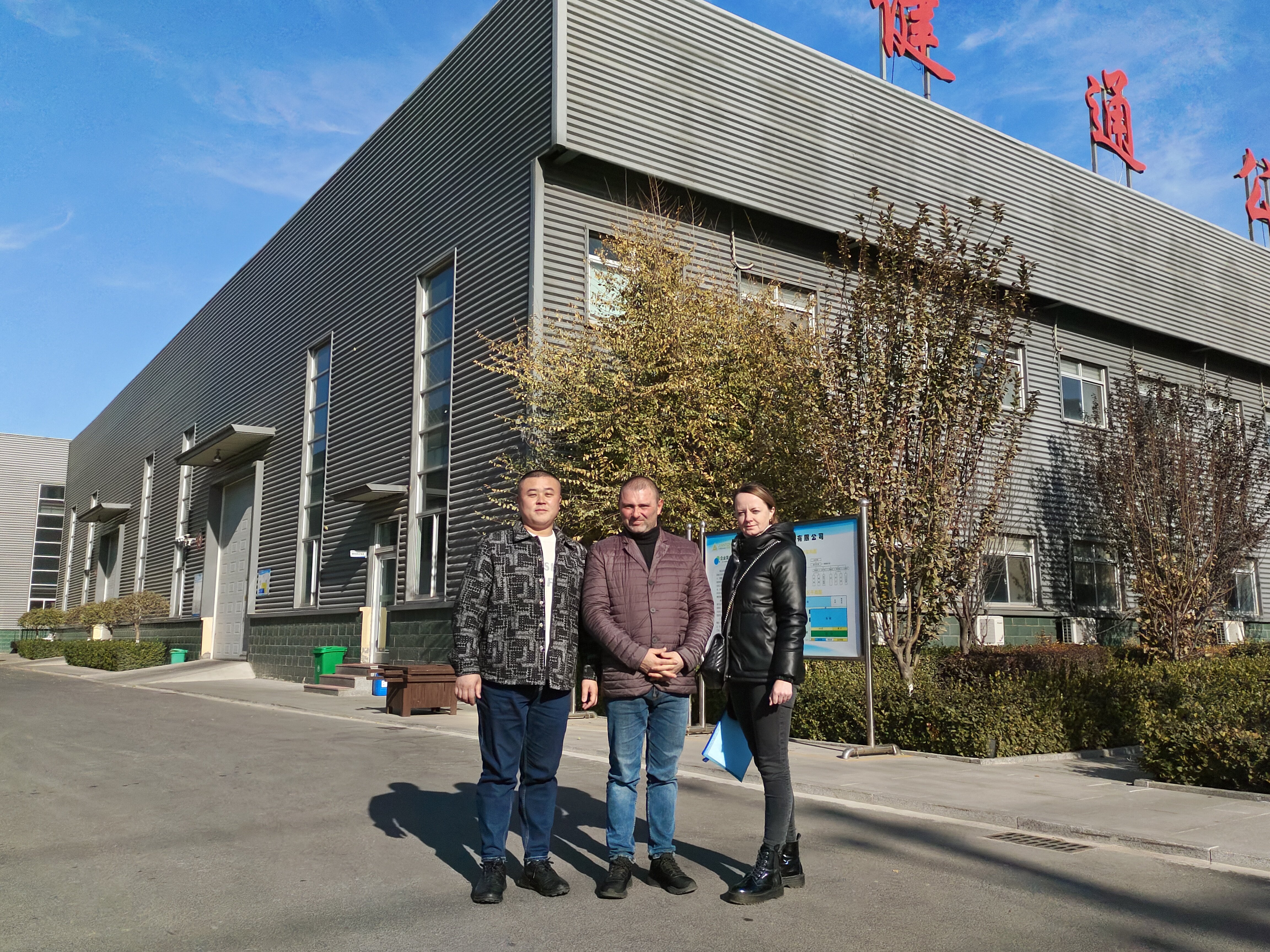 A Russian customer visited the factory to inspect and stamping was in progress.