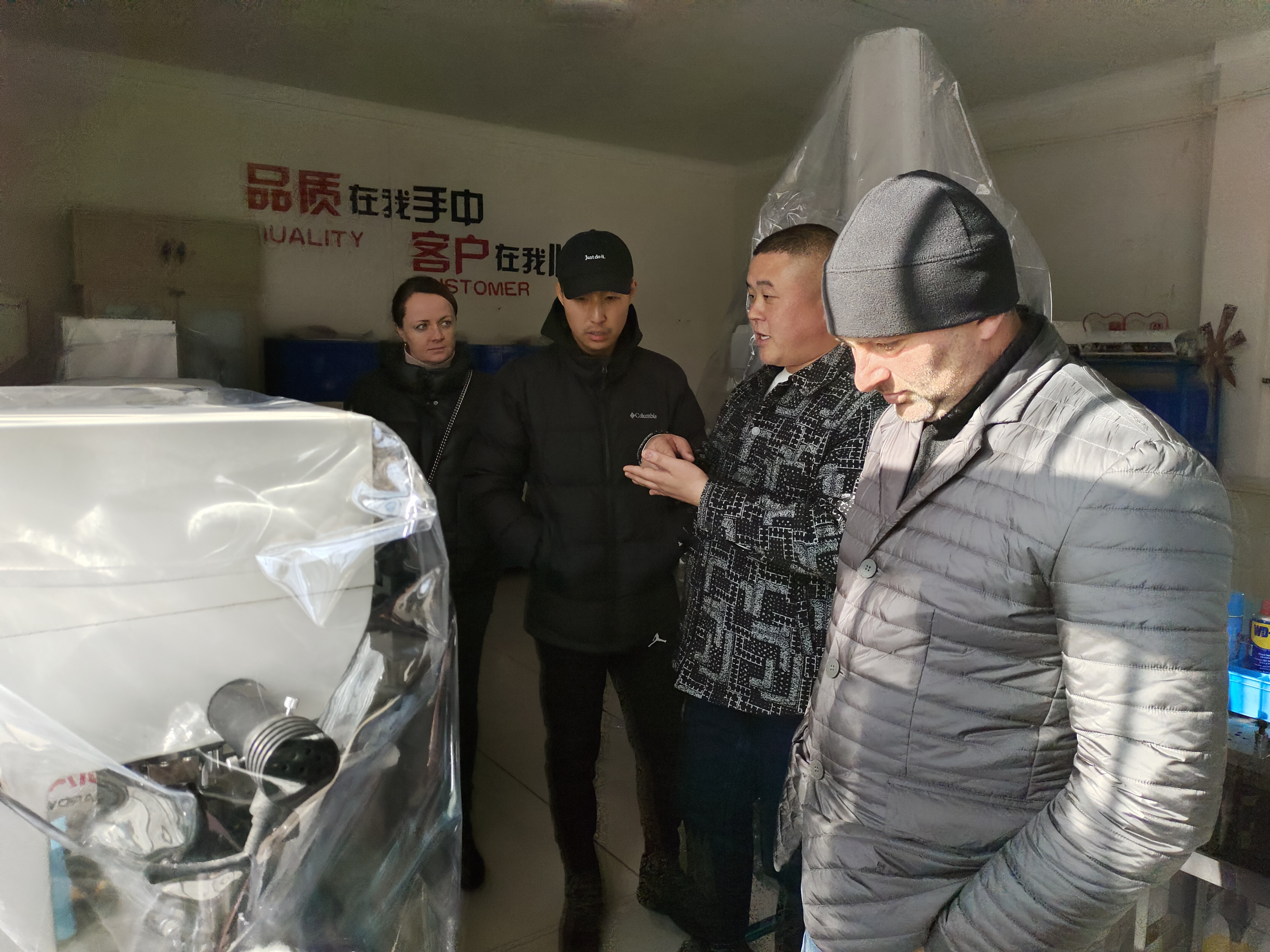 A Russian customer visited the factory to inspect and stamping was in progress.